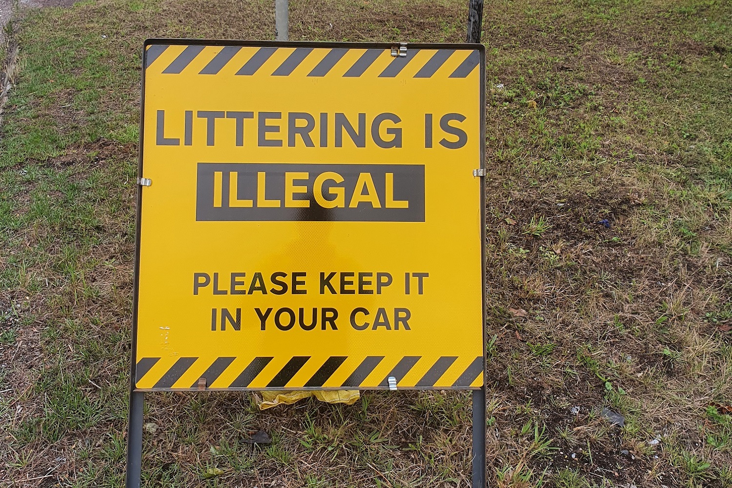 Sign saying Littering is illegal